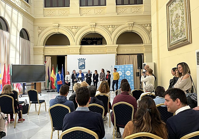 Lectura del manifiesto, esta mañana en patio de banderas del Ayuntamiento.