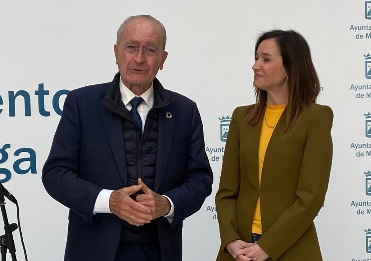 Francisco de la Torres, esta mañana, junto a Elisa Pérez de Siles.