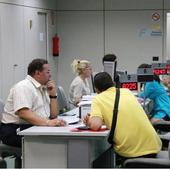 Andalucía lidera la caída del paro en marzo con 11.374 desempleados menos