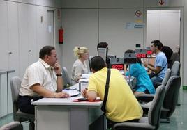 Andalucía lidera la caída del paro en marzo con 11.374 desempleados menos