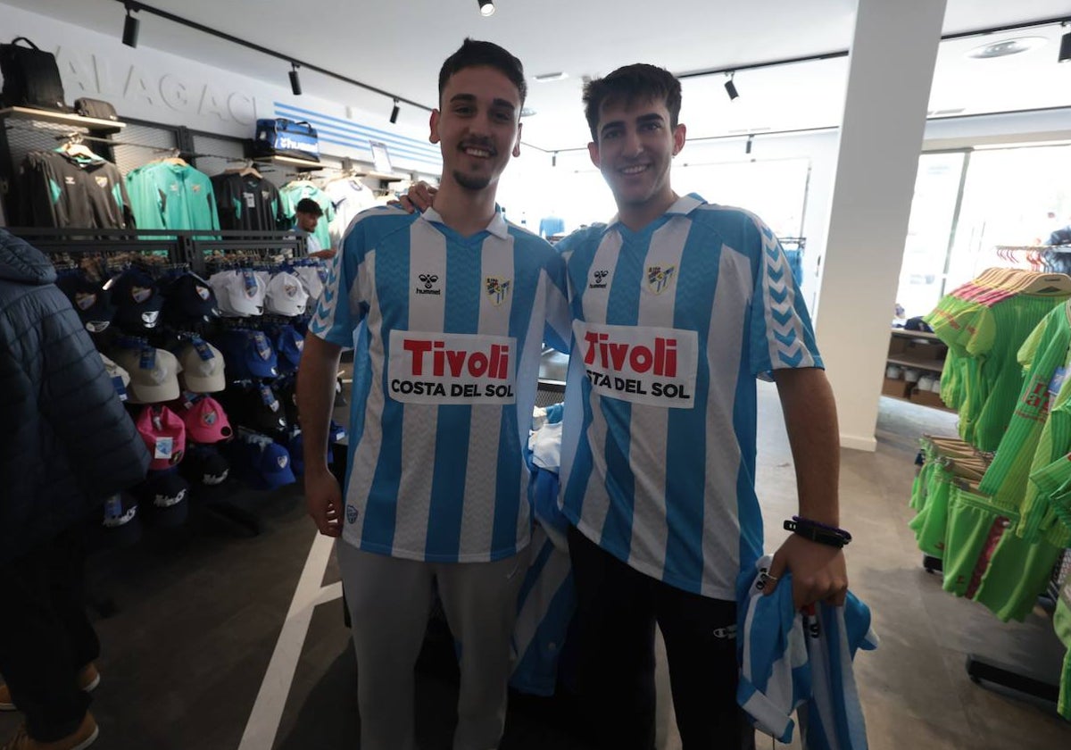 La afición, enamorada de la camiseta del 120 aniversario: «Lo de Tívoli es un tiro directo a la nostalgia»