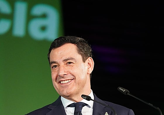 Juanma Moreno clausura el congreso regional de CSIF, celebrado en Málaga.