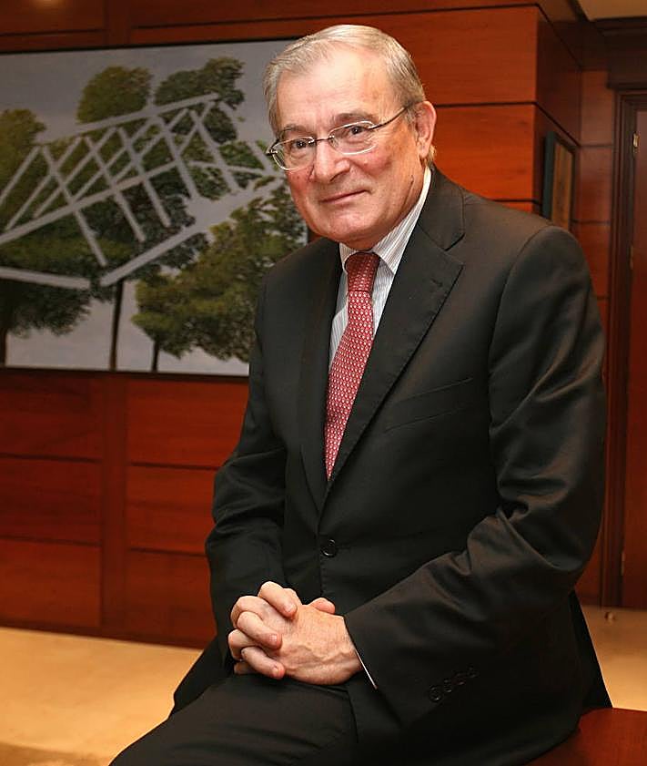 Imagen secundaria 2 - Manuel Azuaga: la resistencia de un hombre discreto