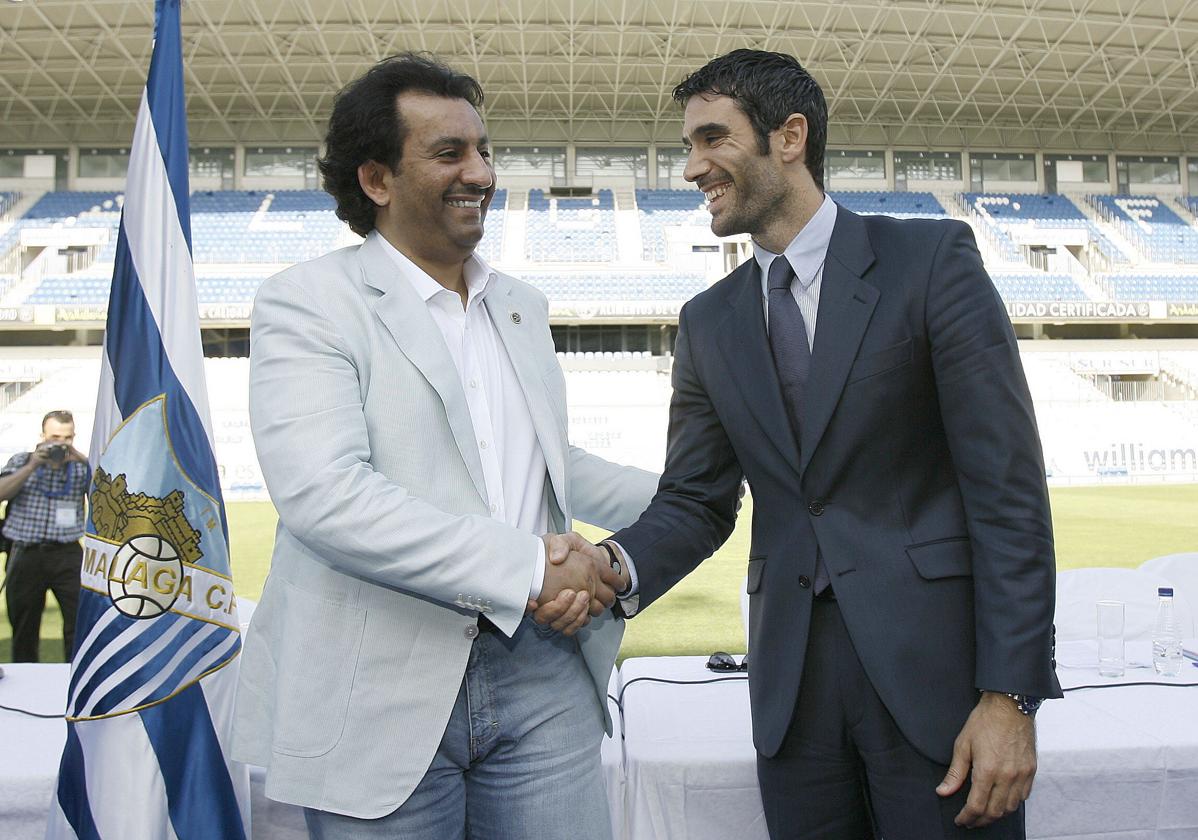 Imagen de 2010, cuando Abdullah Al-Thani compra el Málaga a Fernando Sanz y que detuvo la ampliación de capital.