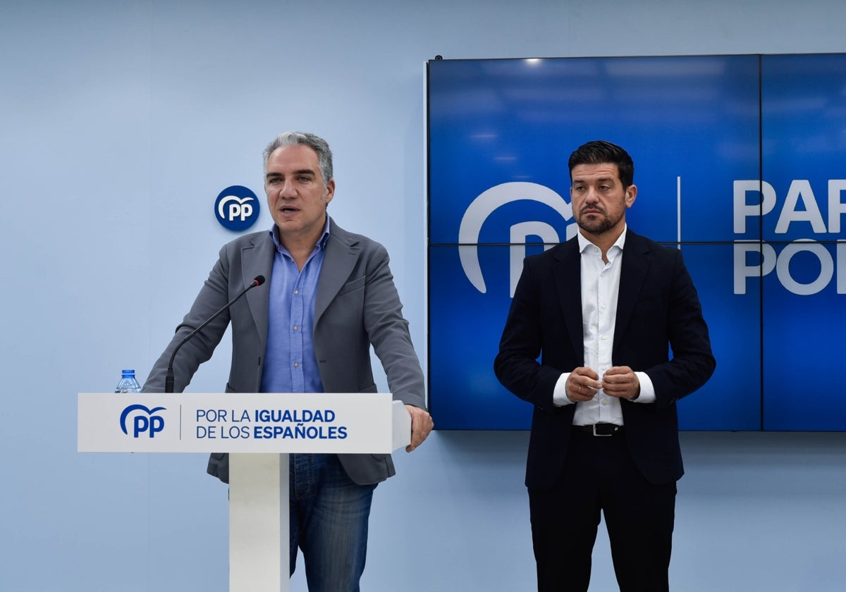 Elías Bendodo y Cristóbal Ortega, en la sede provincial del PP.