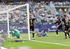 Juande marcó de esta forma el gol del empate del Málaga.