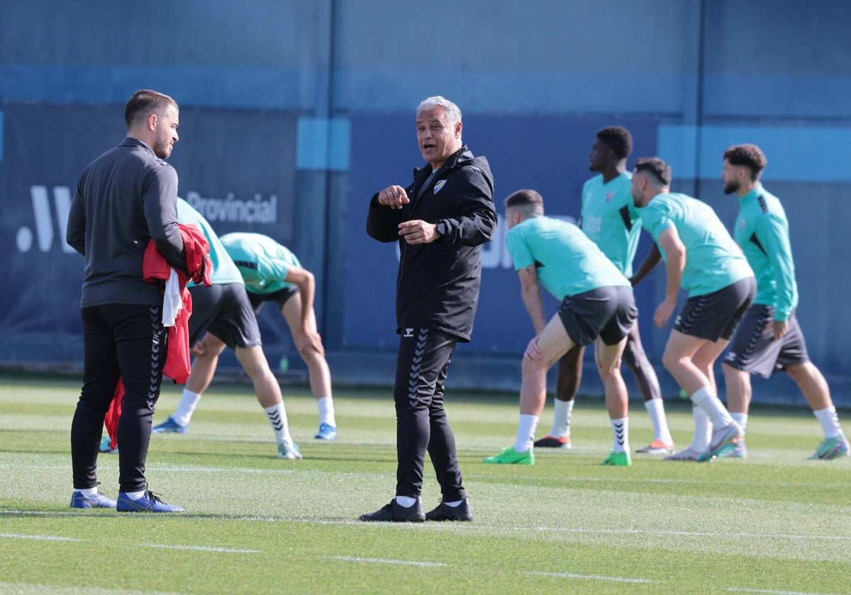 Pellicer, junto a su equipo en el entrenamiento de este lunes.