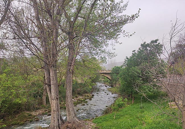 Un detalle del arranque del sendero, cerca del centro del Burgo.