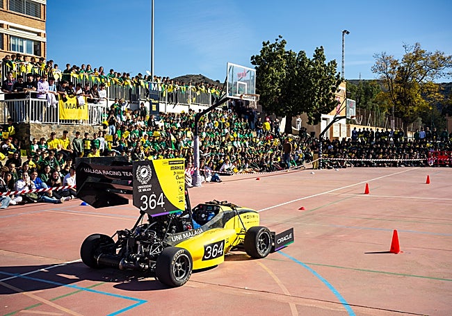 El patio de Los Olivos se convirtió en un circuito de carreras.