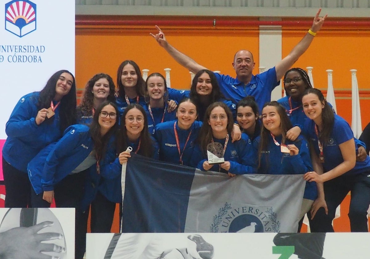 El equipo femenino de balonmano quedó segundo en el Campeonato de Andalucía Universitario.