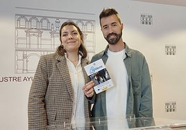La edil de Igualdad y Asuntos Sociales de Archidona, Isabel Astorga, y el técnico del programa 'Referentes', Adrián Valero.