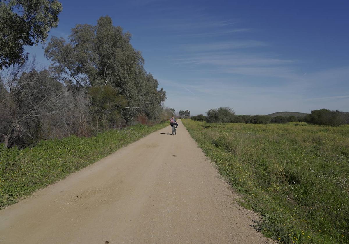 Esta ruta se puede hacer tanto a pie como en bicicleta, que se pueden alquilar en el centro de visitantes.