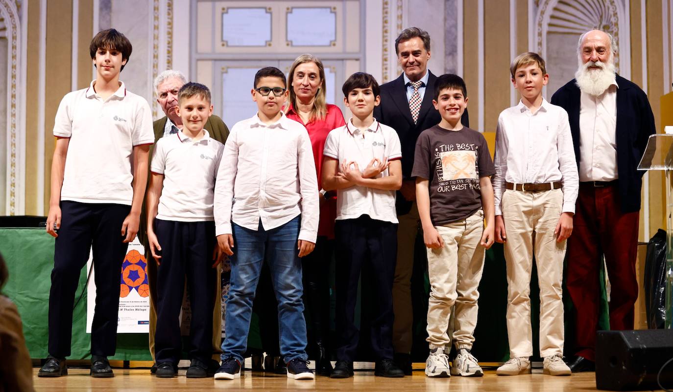 En la VI Olimpiada Matemática alevín Thales (alumnos de 6.º de Primaria) los seleccionados han sido Álvaro Navarro Rodríguez, Eduardo Daniel Balescu y Jorge Delfín Durán, los tres del colegio Salliver, Francisco Gago Torralvo (CEIP Enrique Tierno Galván), Sergio García Moret (CEIP Ciudad de Jaén) y Stefan Nogai (CEIP Los Guindos).