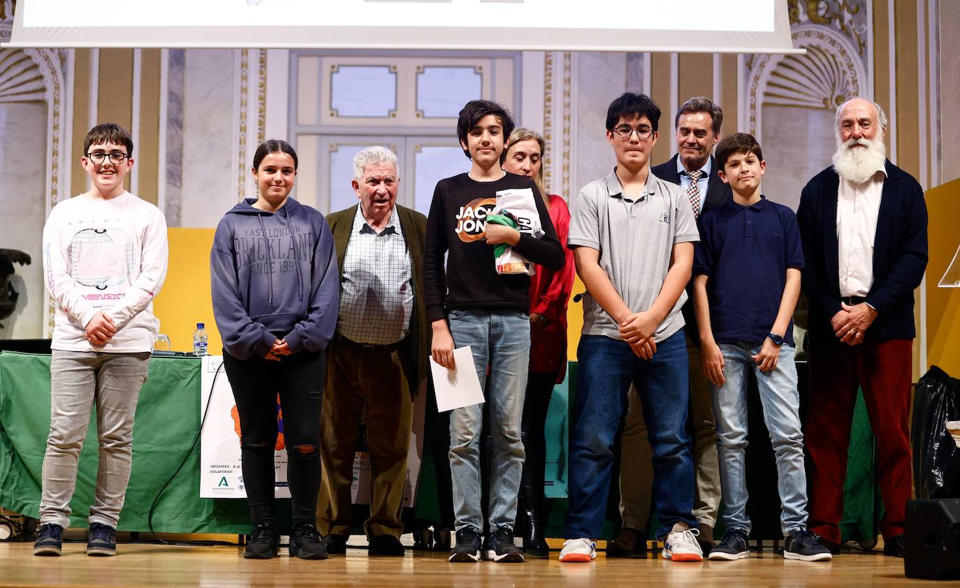 Participarán en la XXXIX edición de la Olimpiada Thales (alumnado de 2.º de la ESO) Alejandro Pastor Rey (IES Trayamar), Álex Pérez Chen (IES Fernando de los Ríos), Carolina Sánchez Pezzi (IES Ben al Jatib), Hugo Gómez Martín (IES Vega de Mijas) y Pablo Velasco Pons (IES Huelin).