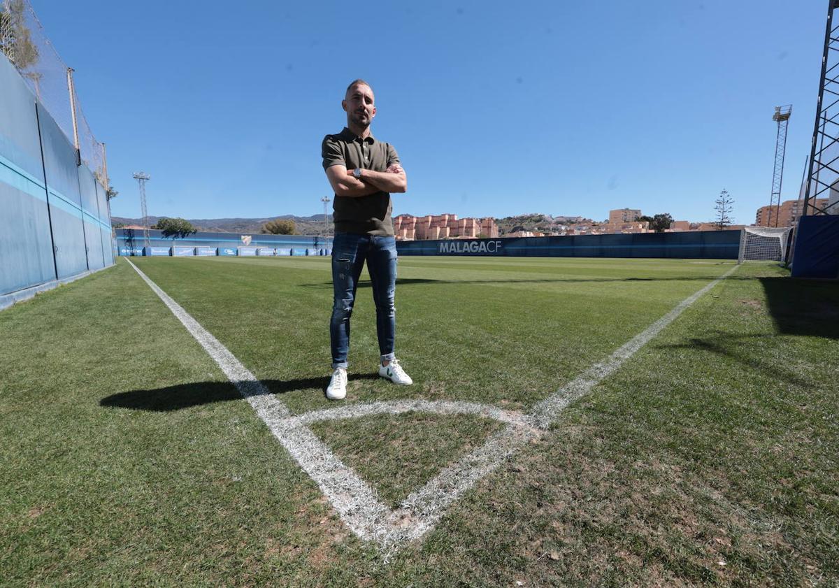 Imagen principal - Más fotos de David Ferreiro, jugador del Málaga, en la entrevista con SUR.