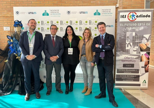 Ignacio de Benito, de la Fundación Bertelsmann, Miguel Briones, delegado de Educación, la profesora Patricia Santos, Mari Paz Flores, concejala de Educación y Félix Infante,de la CEM., ayer, en el comienzo de las jornadas.