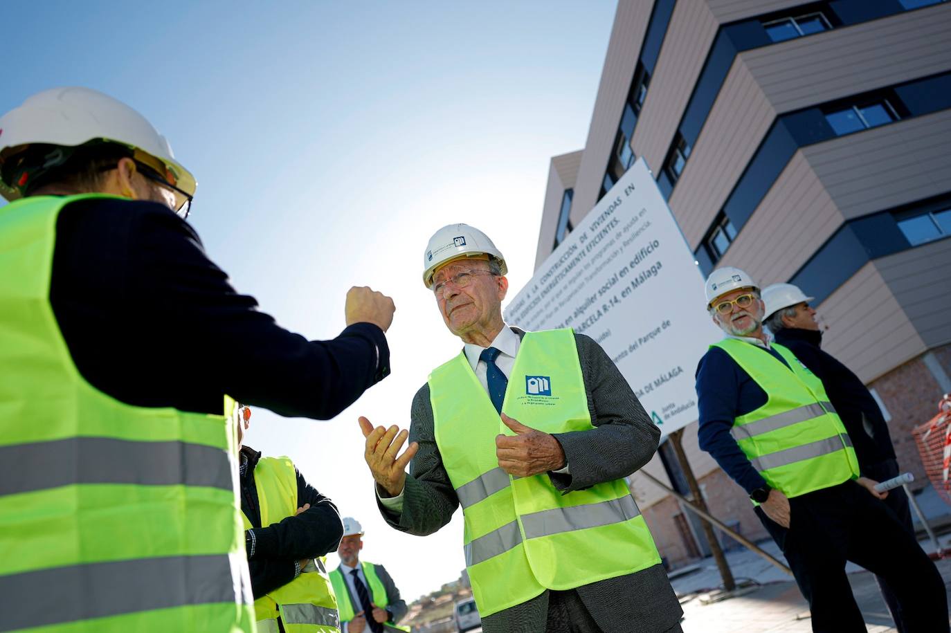 El alcalde visa el millar de viviendas que impulsa en el barrio Universidad de Málaga