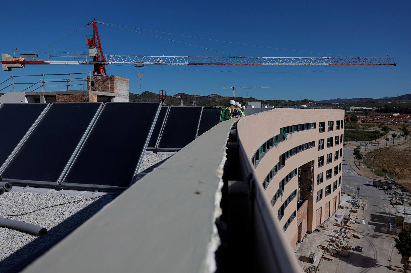 El alcalde visa el millar de viviendas que impulsa en el barrio Universidad de Málaga