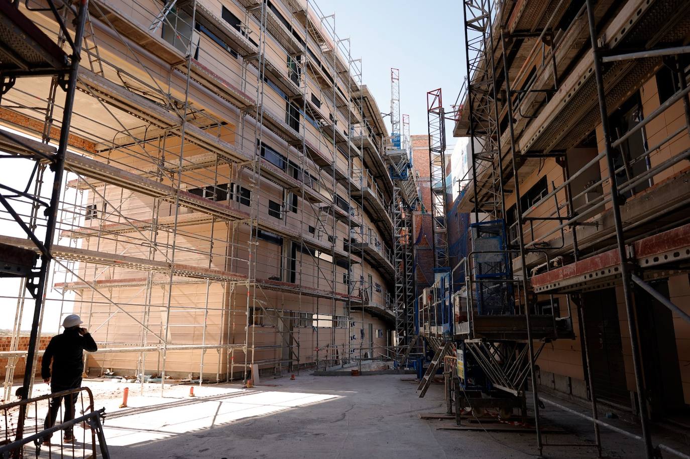 El alcalde visa el millar de viviendas que impulsa en el barrio Universidad de Málaga