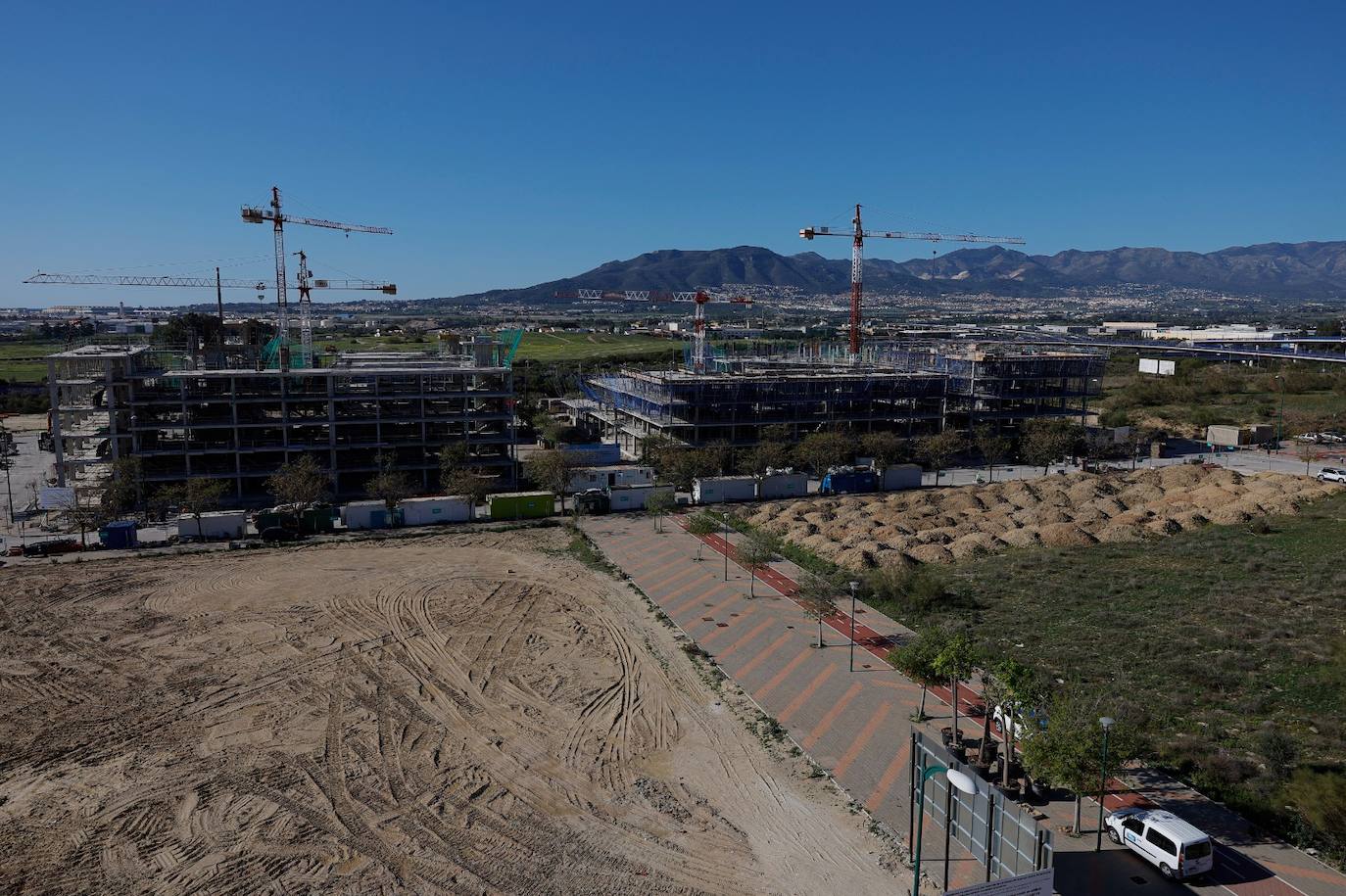 El alcalde visa el millar de viviendas que impulsa en el barrio Universidad de Málaga