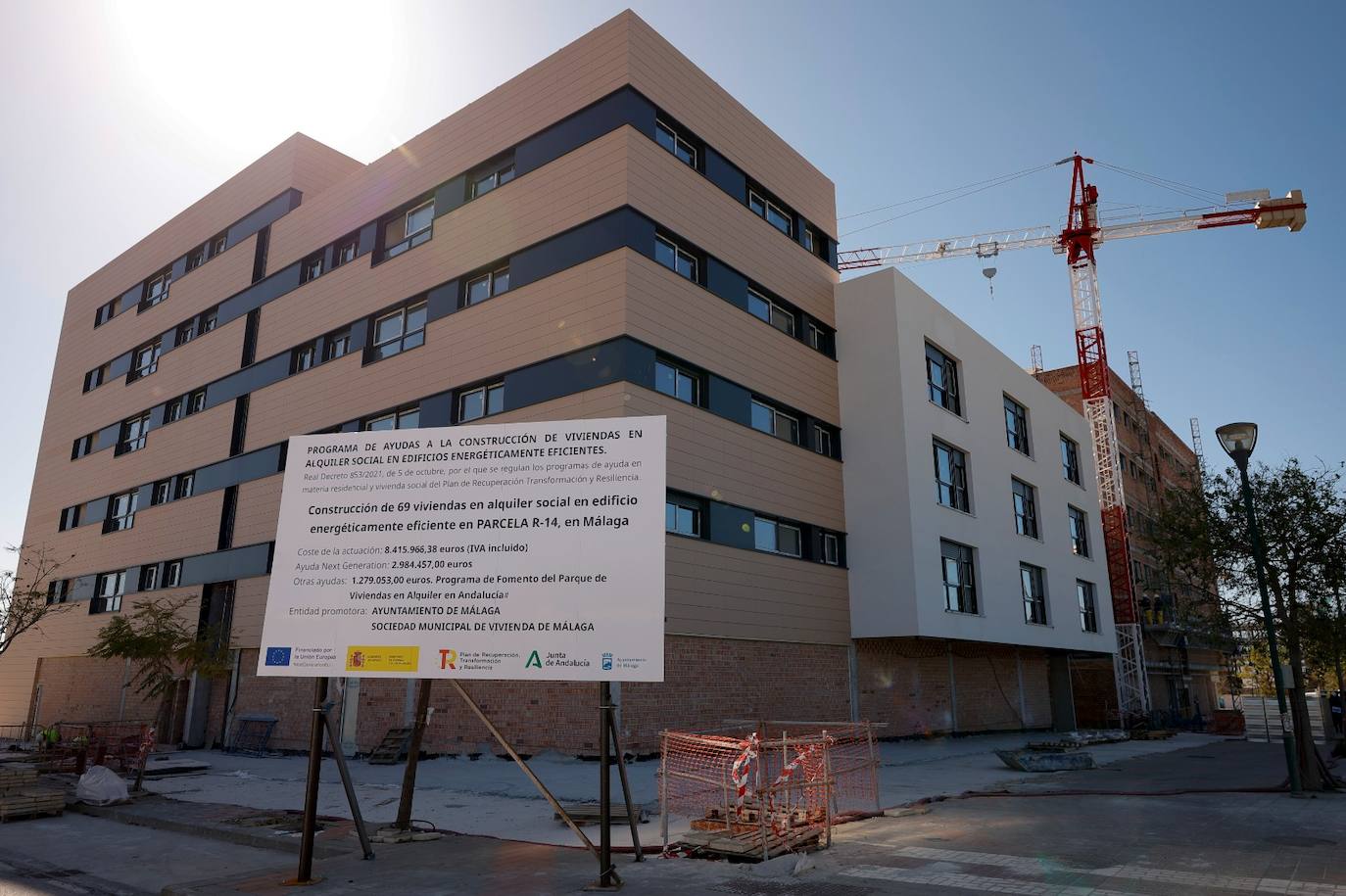 El alcalde visa el millar de viviendas que impulsa en el barrio Universidad de Málaga