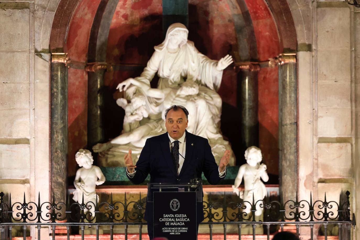 Málaga retoma la obra de su Catedral