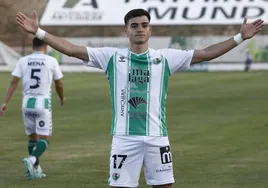 Ale García celebra el segundo gol del Antequera anoche.
