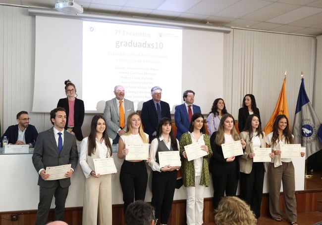 Los 10graduxs10 del grado en Administración y Dirección de Empresas.