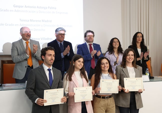 Los Premio Extraordinarios en los diferentes grados.