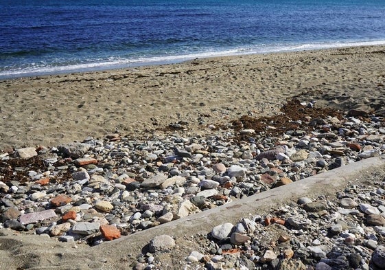 Estado de la playa de La Venus, en Marbella.