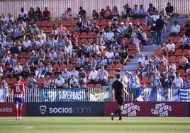 Aficionados del Málaga en el Cerro del Espino en el partido ante el Atlético B.