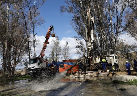 Trabajos de Emasa y la Junta para recuperar pozos, en este caso en la zona de Aljaima.