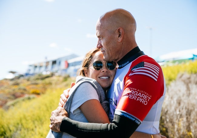 Kalani Miller y Kelly Slater.