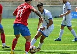 Un partido del Vélez este curso ante el Estepona en el Muñoz Pérez.