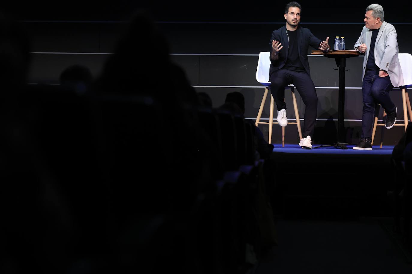 Javier Castillo presenta &#039;La grieta del silencio&#039; en el Aula de Cultura de SUR