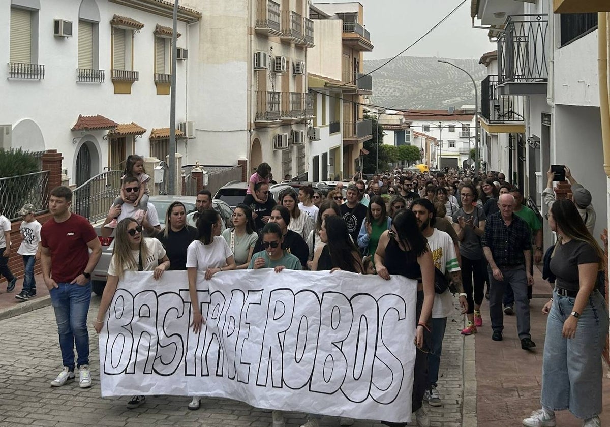 Los vecinos de Cuevas de San Marcos reclaman más seguridad en el pueblo.