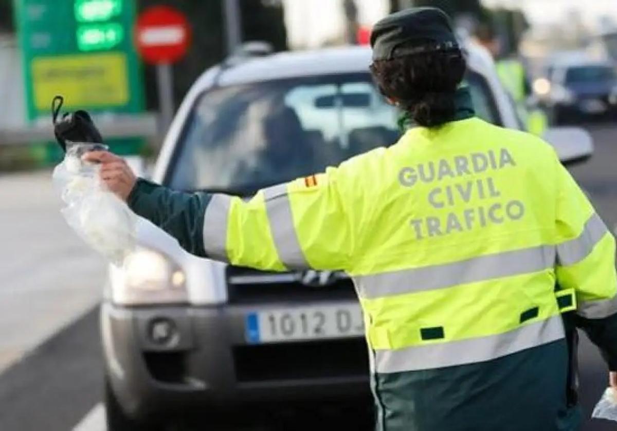 Tres detenidos tras huir de la Guardia Civil y golpear varios vehículos en la A-7 en Mijas