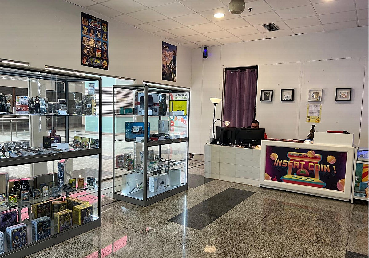 La tienda ha ocupado parte de la antigua bolera.