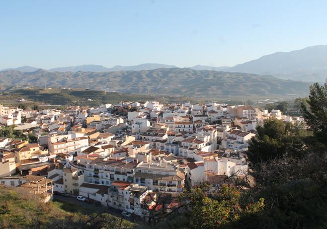 Desde el cerro de la Jaula se puede ver una amplia perspectiva de Benamocarra.