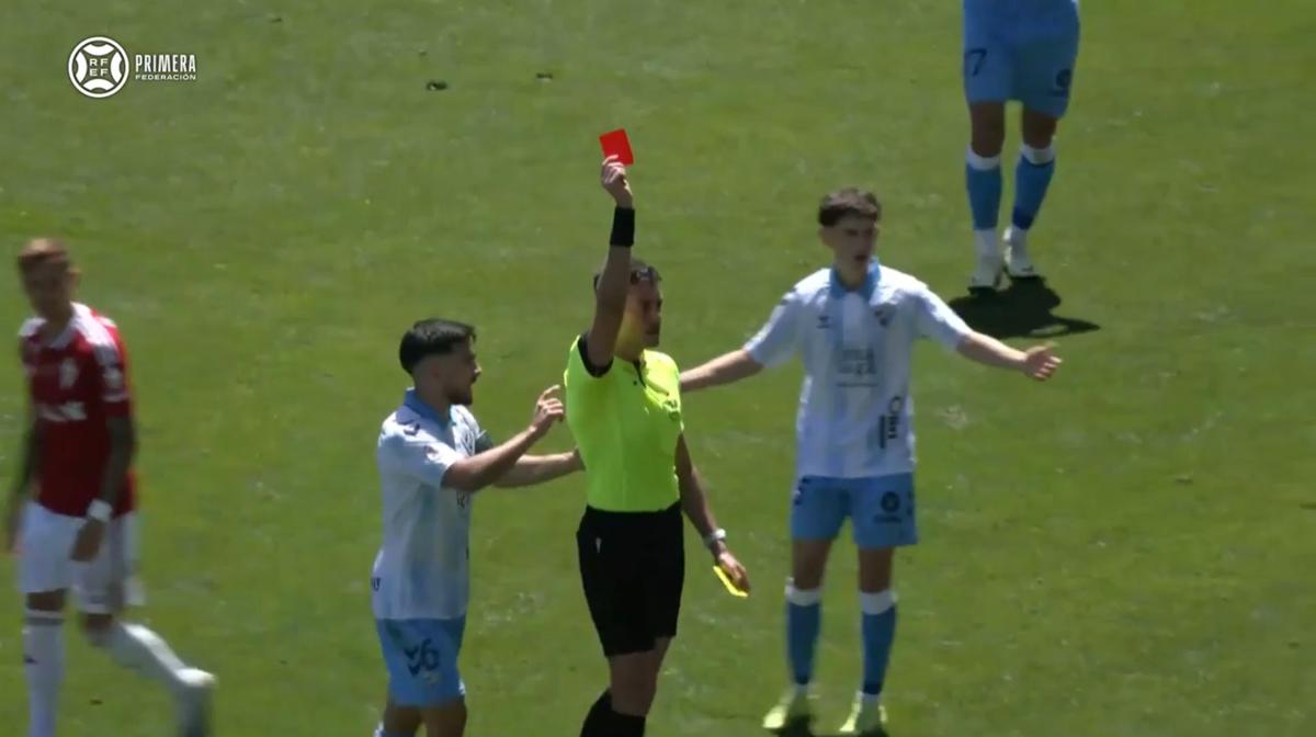 Las jugadas polémicas del Málaga-Murcia: la roja a Ferreiro y el posible penalti sobre Víctor García