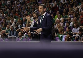 Ibon Navarro, concentrado durante el encuentro.