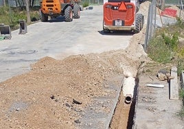 Comienzo de los trabajos para conectar la red de saneamiento de Peralta con Taralpe y, de ahí, llevar las aguas residuales a la depuradora del Guadalhorce, en Málaga.