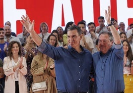 Juan Espadas y Pedro Sánchez, en un acto electoral.