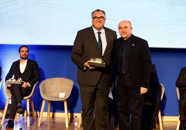 Arturo Bernal, consejero de Turismo, Cultura y Deporte, con el decano, Eugenio Luque.