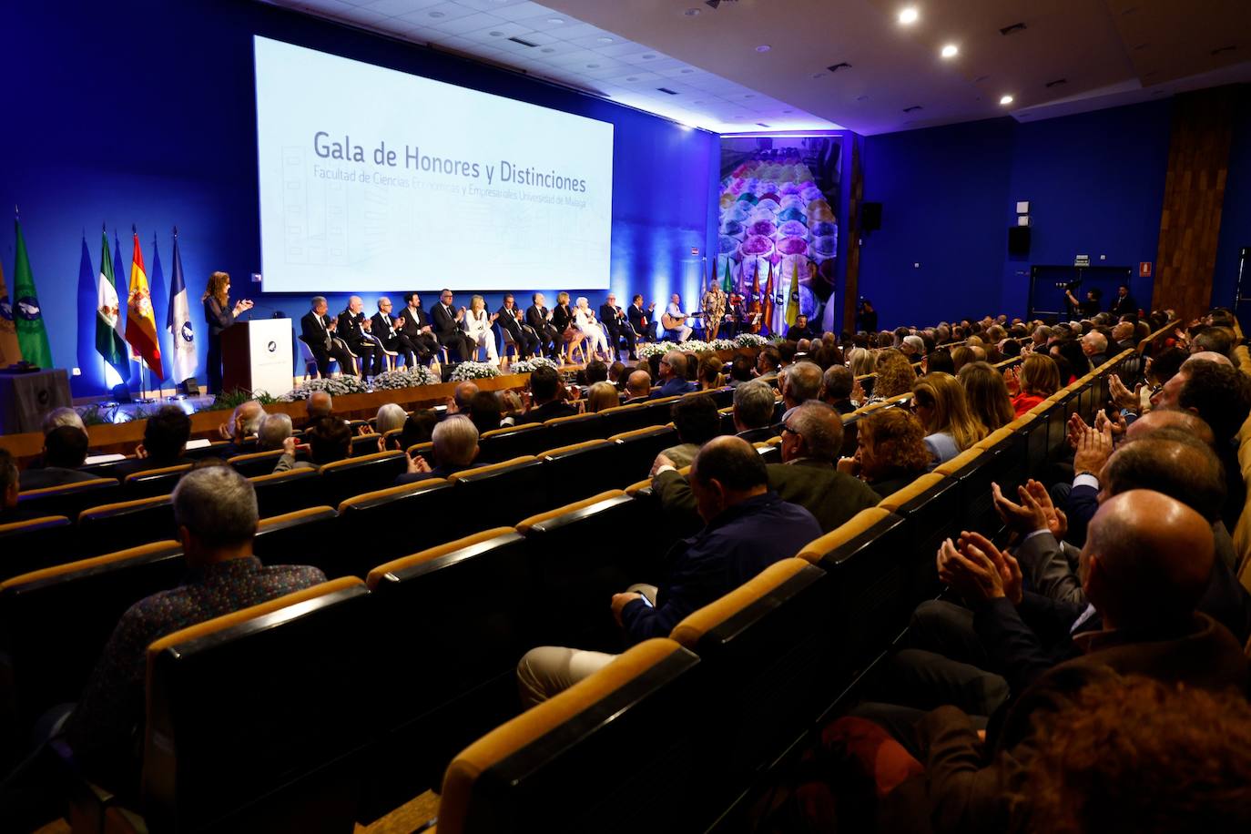 Reconocidos en la gala: Ana María Sánchez Tejeda, primera mujer decana de la Facultad; Guillermina Martín Reyes, primera mujer catedrática de la UMA; Sergio Corral Delgado, director de la Fundación Unicaja; Juan Ignacio Zafra Becerra, director territorial de CaixaBank en Andalucía; Daniel Pastor Vega, promotor de la Fundación «Daniel Pastor»; Antonio Suárez Chamorro, artista plástico, Carolina España Reina, consejera de Economía, Hacienda y Fondos Europeos. Arturo Bernal Bergua. Consejero de Turismo, Cultura y Deporte; Alberto Garzón Espinosa, ha sido ministro de Consumo y coordinador de IU. Isidro Rubiales Gil, consejero delegado de Unicaja Banco; José Manuel Rando Cano, Comisario jefe de Marbella; Rafael Pérez Peña, decano del Cuerpo Consular y es Cónsul de Portugal; Teresa Dabán Sánchez, representante residente del FMI en Nepal; Fernando Hardasmal Barrera, vicepresidente de DEKRA.