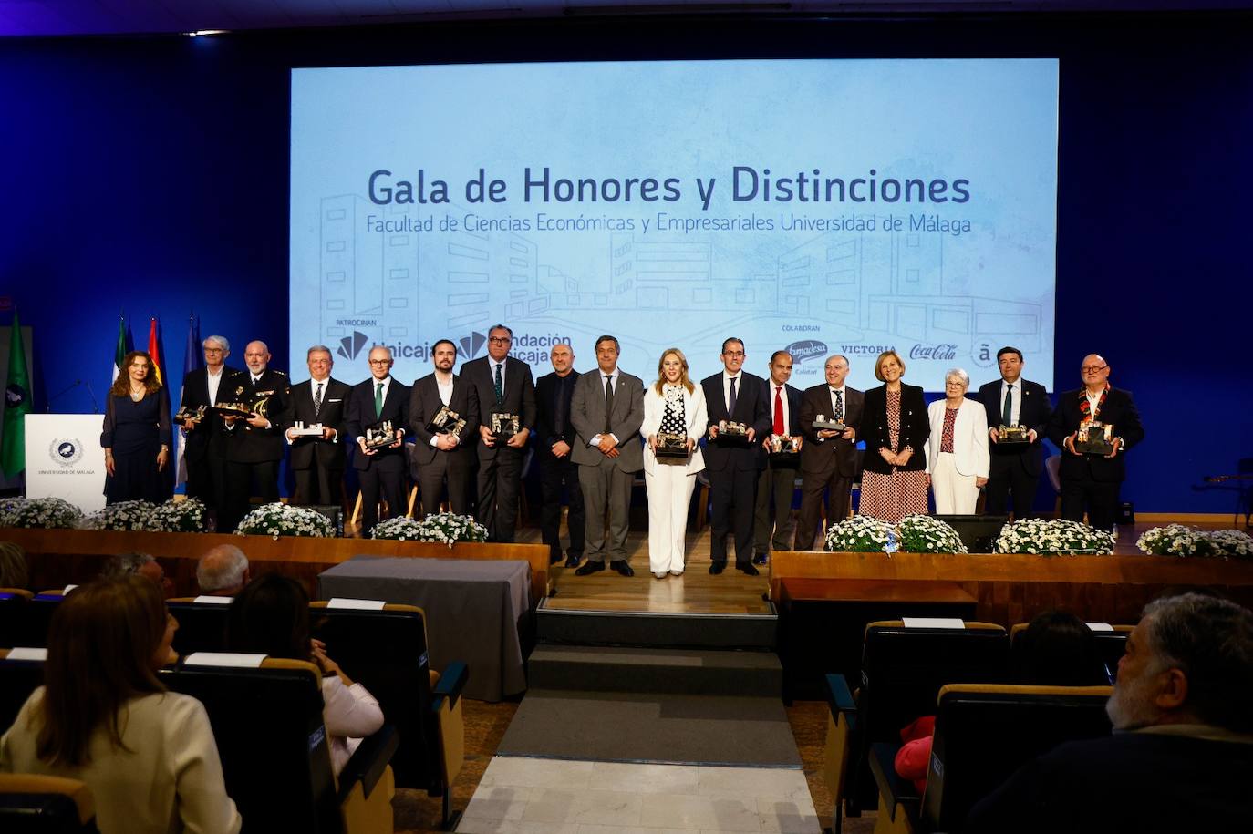 Reconocidos en la gala: Ana María Sánchez Tejeda, primera mujer decana de la Facultad; Guillermina Martín Reyes, primera mujer catedrática de la UMA; Sergio Corral Delgado, director de la Fundación Unicaja; Juan Ignacio Zafra Becerra, director territorial de CaixaBank en Andalucía; Daniel Pastor Vega, promotor de la Fundación «Daniel Pastor»; Antonio Suárez Chamorro, artista plástico, Carolina España Reina, consejera de Economía, Hacienda y Fondos Europeos. Arturo Bernal Bergua. Consejero de Turismo, Cultura y Deporte; Alberto Garzón Espinosa, ha sido ministro de Consumo y coordinador de IU. Isidro Rubiales Gil, consejero delegado de Unicaja Banco; José Manuel Rando Cano, Comisario jefe de Marbella; Rafael Pérez Peña, decano del Cuerpo Consular y es Cónsul de Portugal; Teresa Dabán Sánchez, representante residente del FMI en Nepal; Fernando Hardasmal Barrera, vicepresidente de DEKRA.