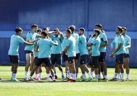 Jugadores del Málaga en un entrenamiento de esta semana.