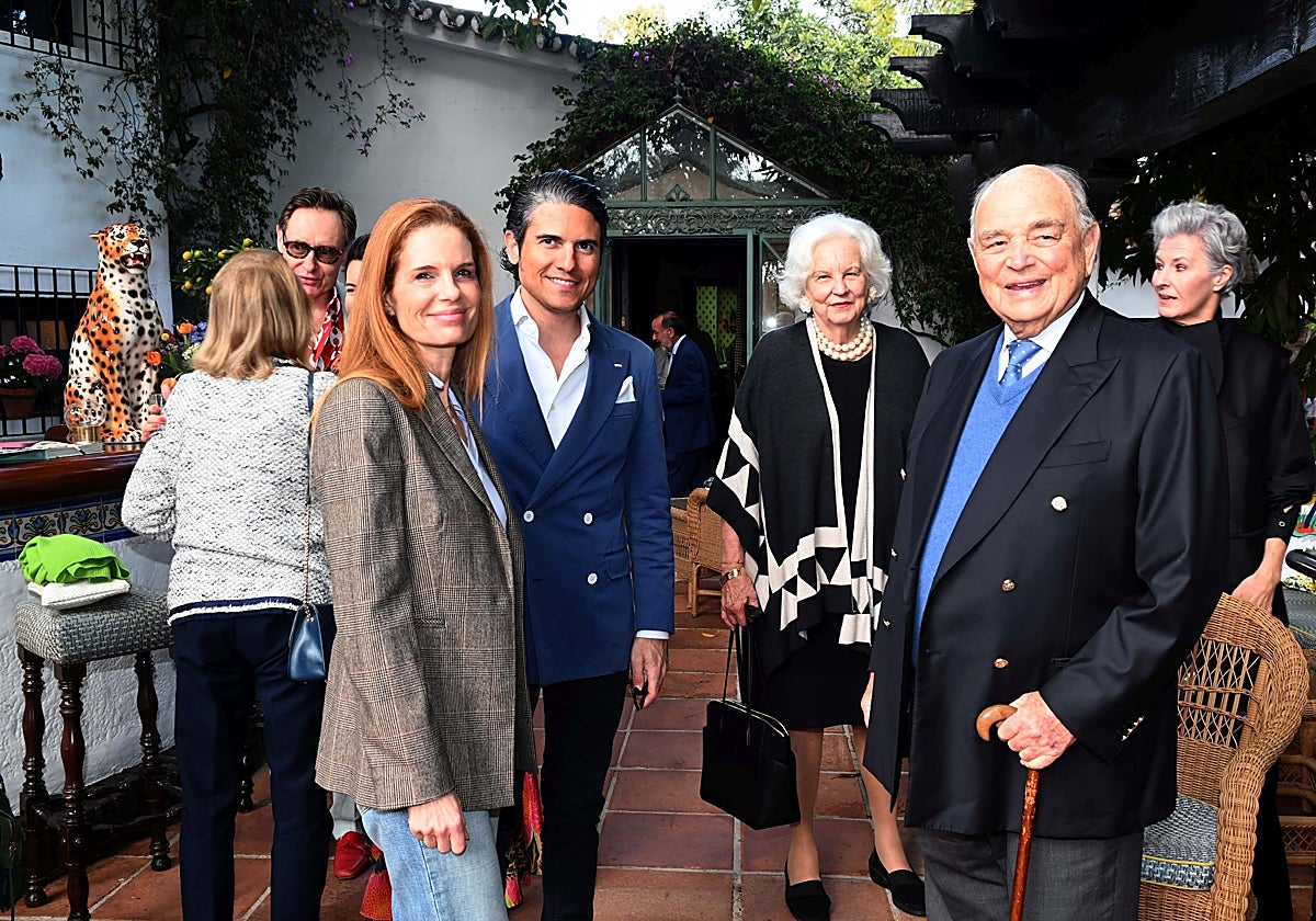 Olivia de Borbón, Julián Porras, María Luisa de Prusia y el conde Rudi, el pasado sábado, en Marbella Club.