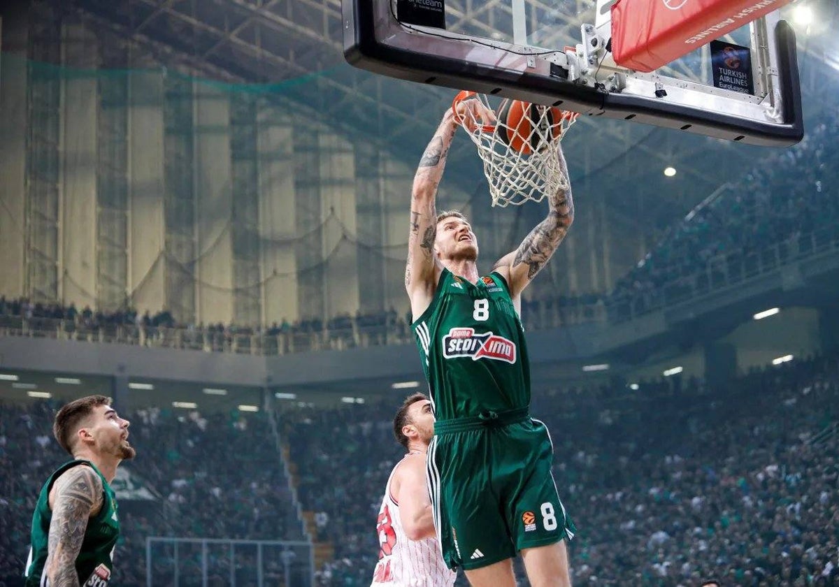 Balcerowski, en un partido con el Panathinaikos.