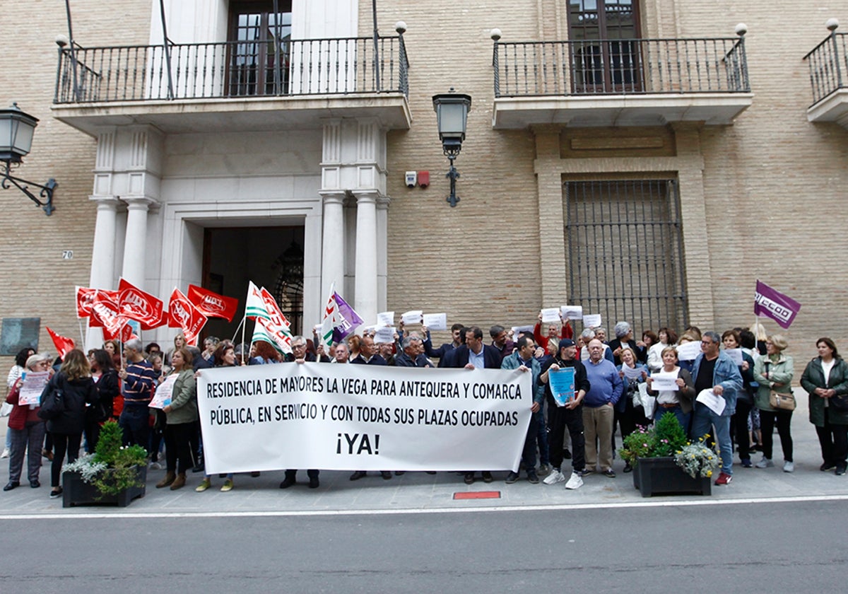 La concentración en la entrada al consistorio